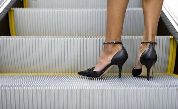 rsz_womans_feet_on_escalator_16789-e1417002871184
